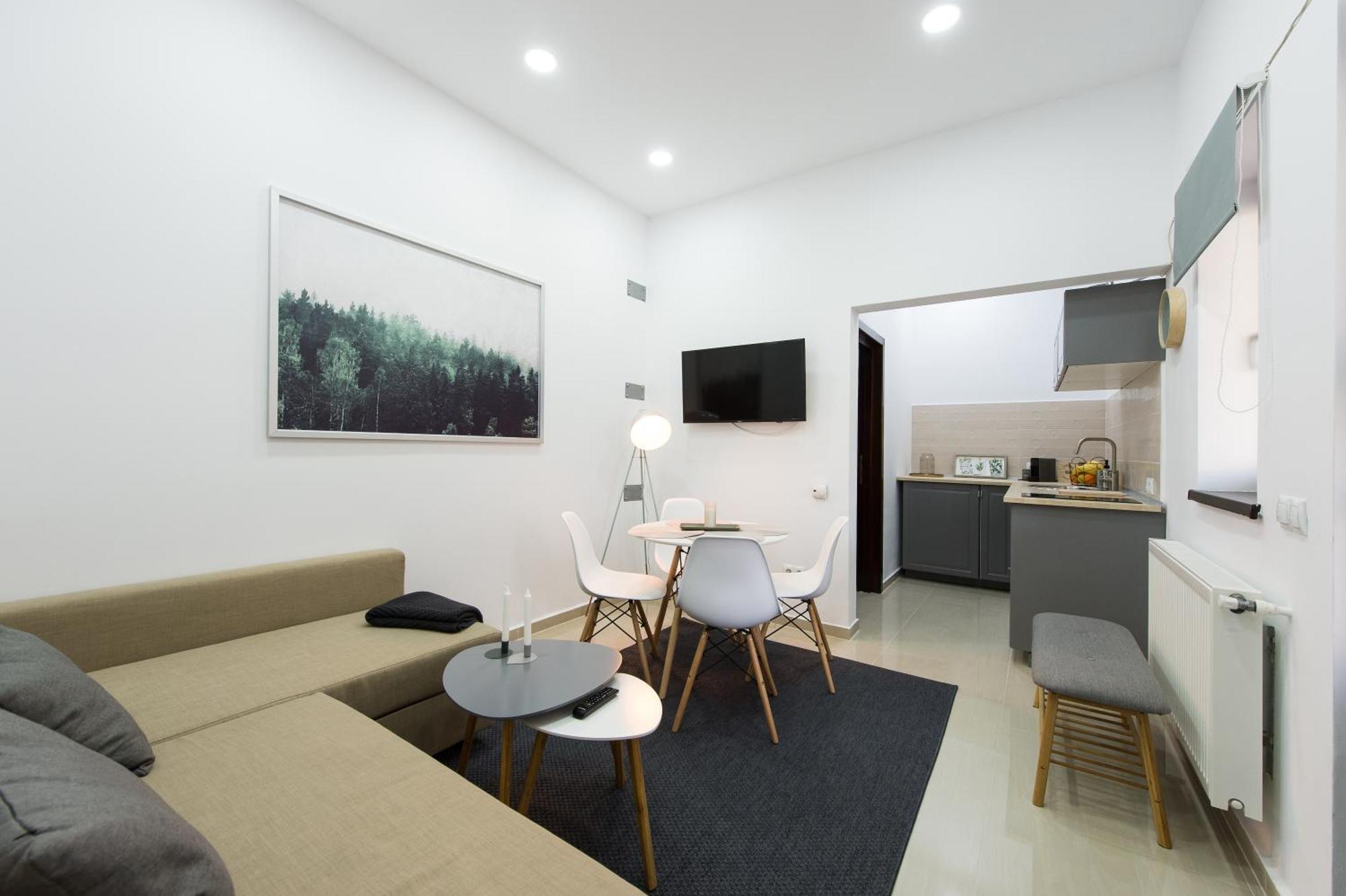 Gorgeous Brasov Flat With Patio And Mountain Views Lägenhet Exteriör bild