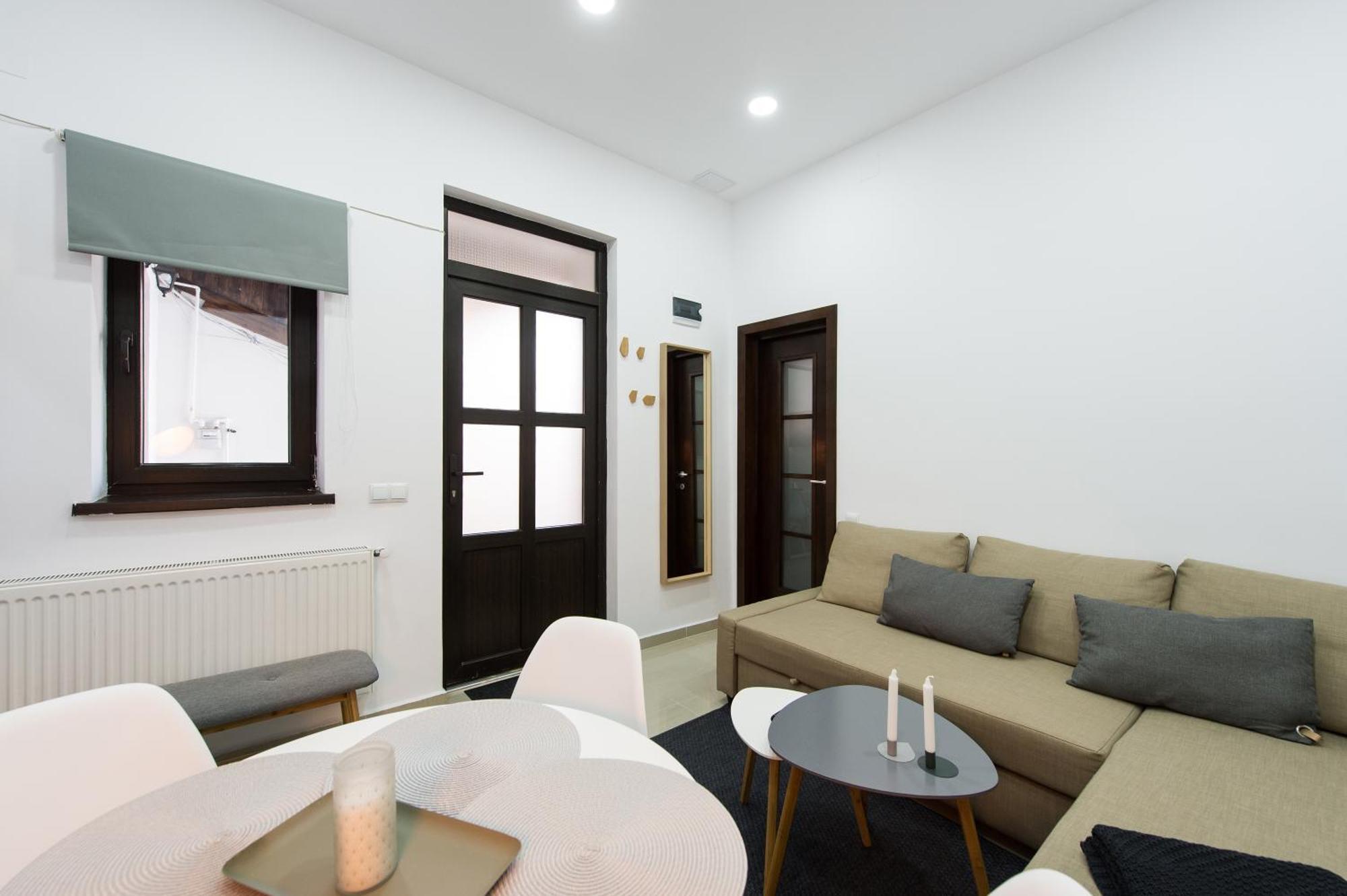 Gorgeous Brasov Flat With Patio And Mountain Views Lägenhet Exteriör bild