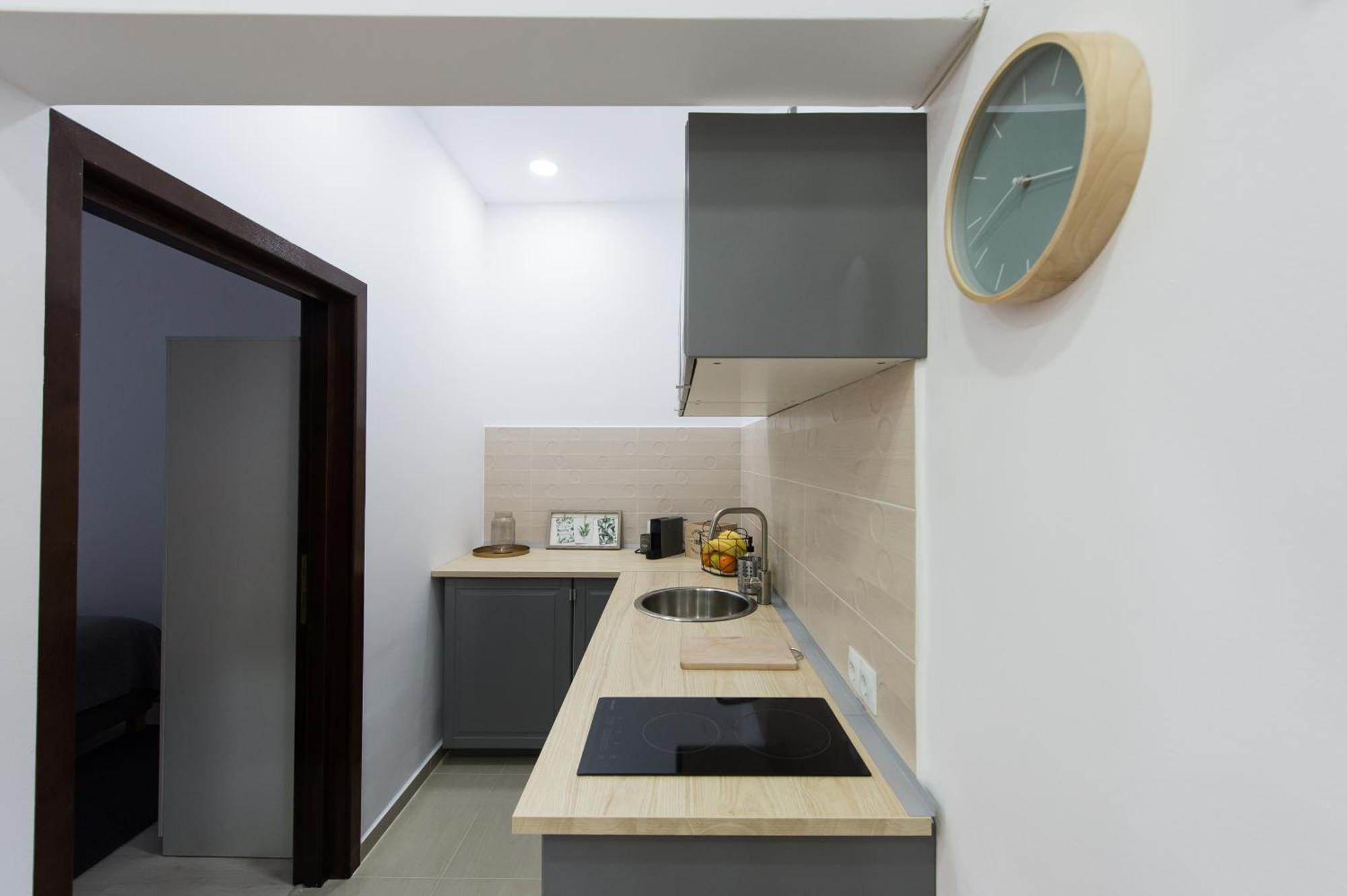 Gorgeous Brasov Flat With Patio And Mountain Views Lägenhet Exteriör bild